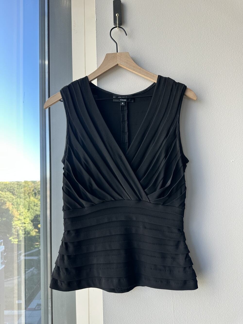 Tadashi Shoji Collection Black Sleeveless Surplice Pleated Cocktail Top Sz M